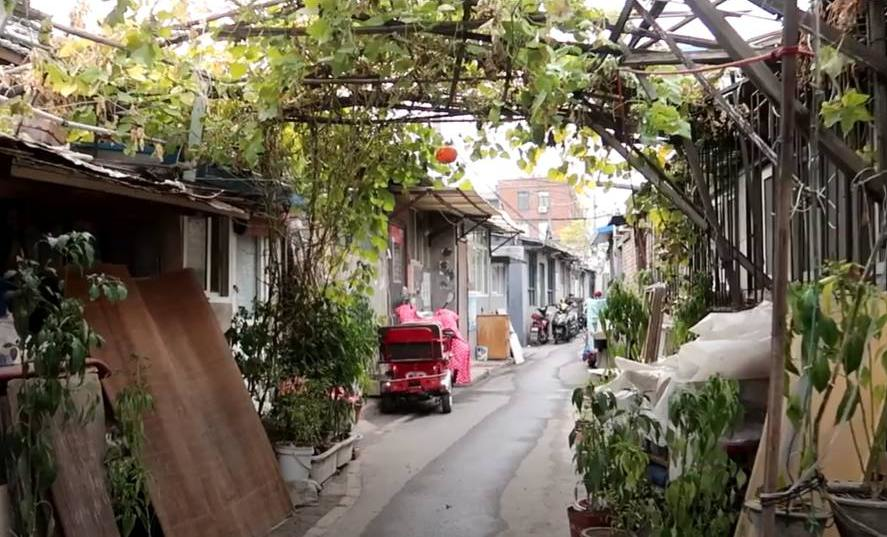 Traditional hutong street.png